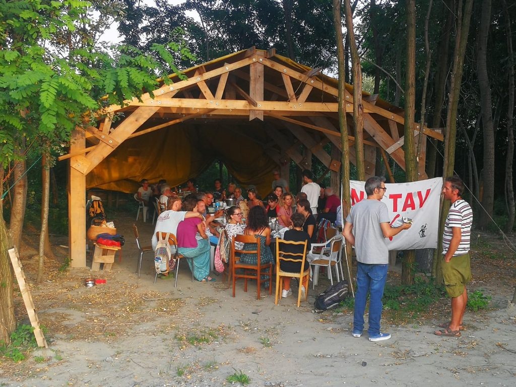 [2025-10-28] Apericena condiviso @ Presidio NO TAV San Didero