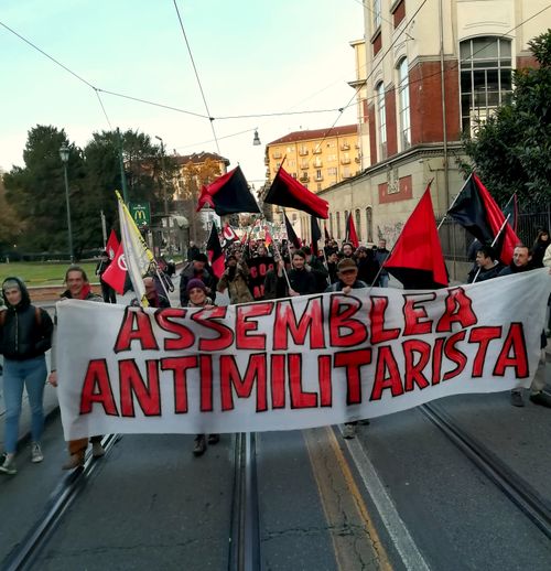 Gettiamo sabbia nel motore della guerra!